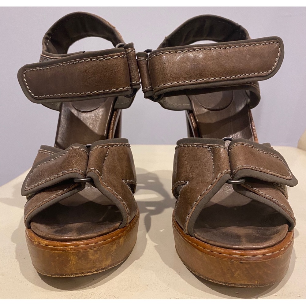 Authentic Chloe Leather and Wood Platform Sandals - Picture 4 of 8